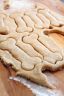 Recette facile sur http://sophiesmarketcafe.blogspot.ca/2012/03/biscuits-pour-chiens.html